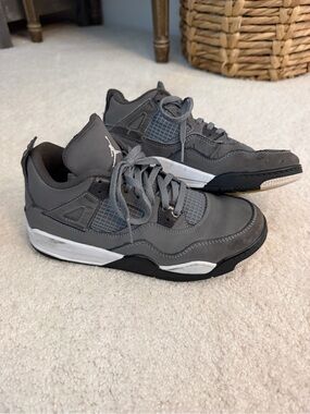Jordan Low-Top Sneakers in Gray Suede Boys Size 3